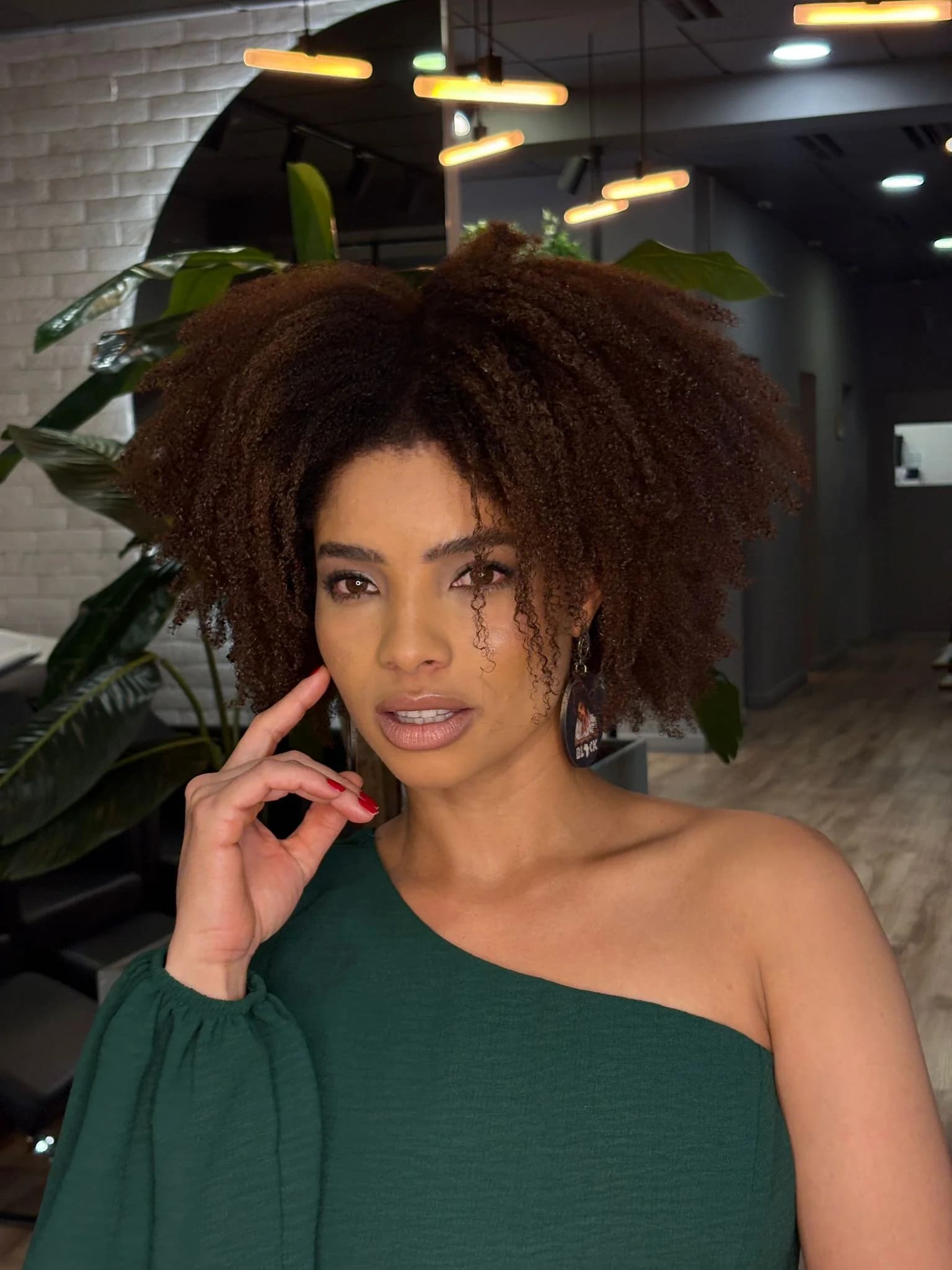 Curly hair cut by Laise Queiroz, hairdresser in Lisbon — look 2